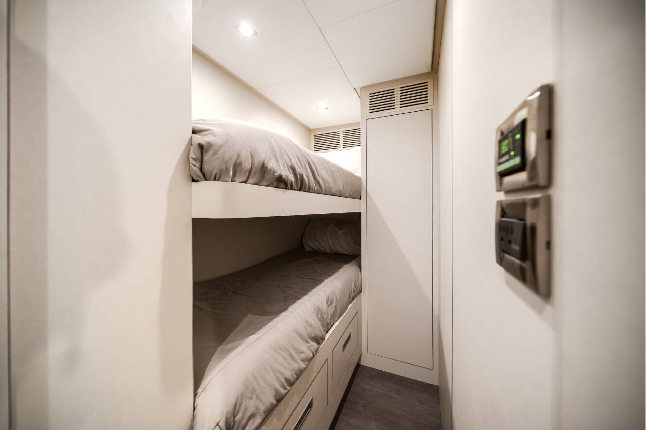 A photo of this 2023 Ocean Alexander 27R