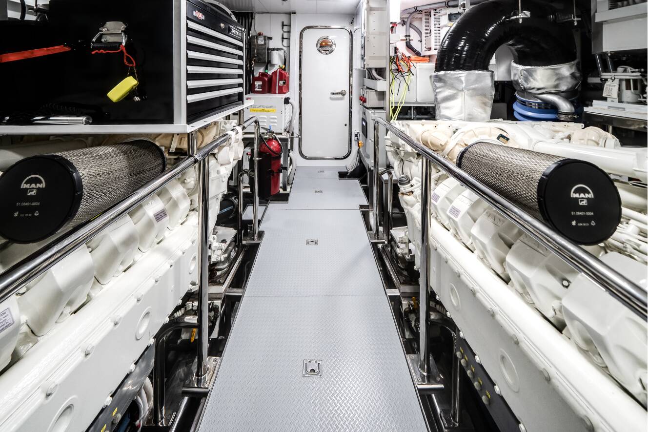 A photo of this 2023 Ocean Alexander 27R