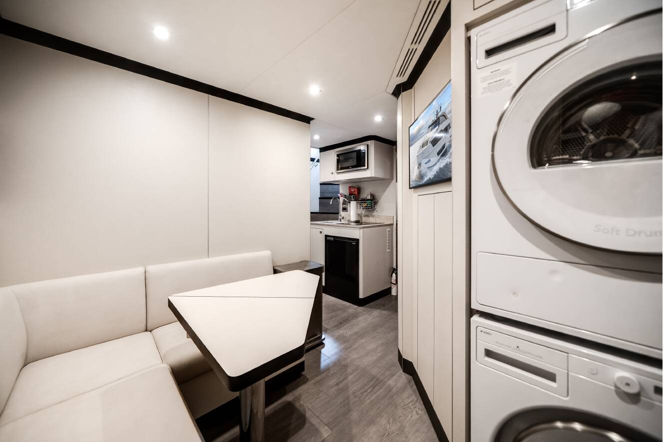 A photo of this 2023 Ocean Alexander 27R