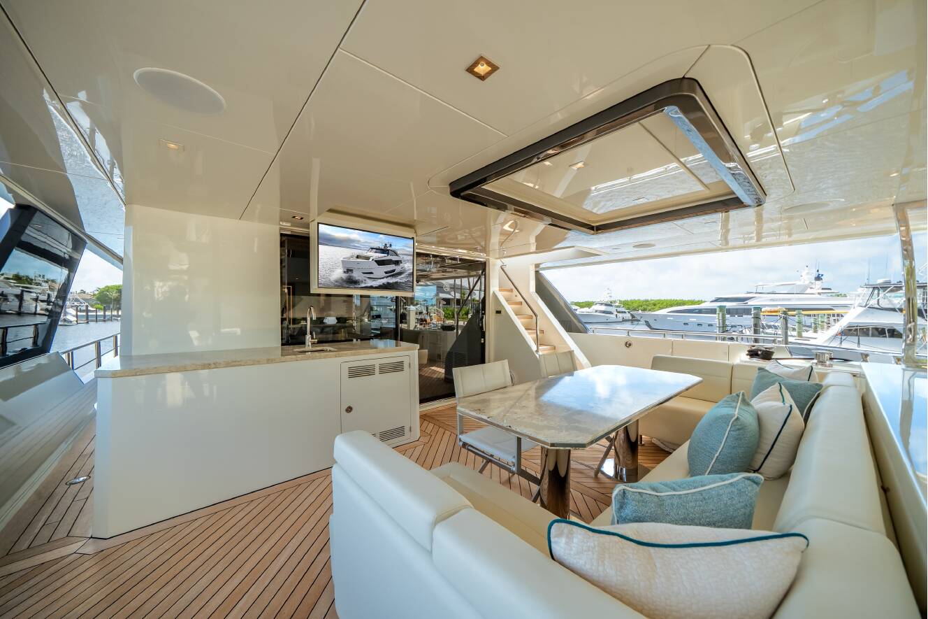 A photo of this 2023 Ocean Alexander 27R