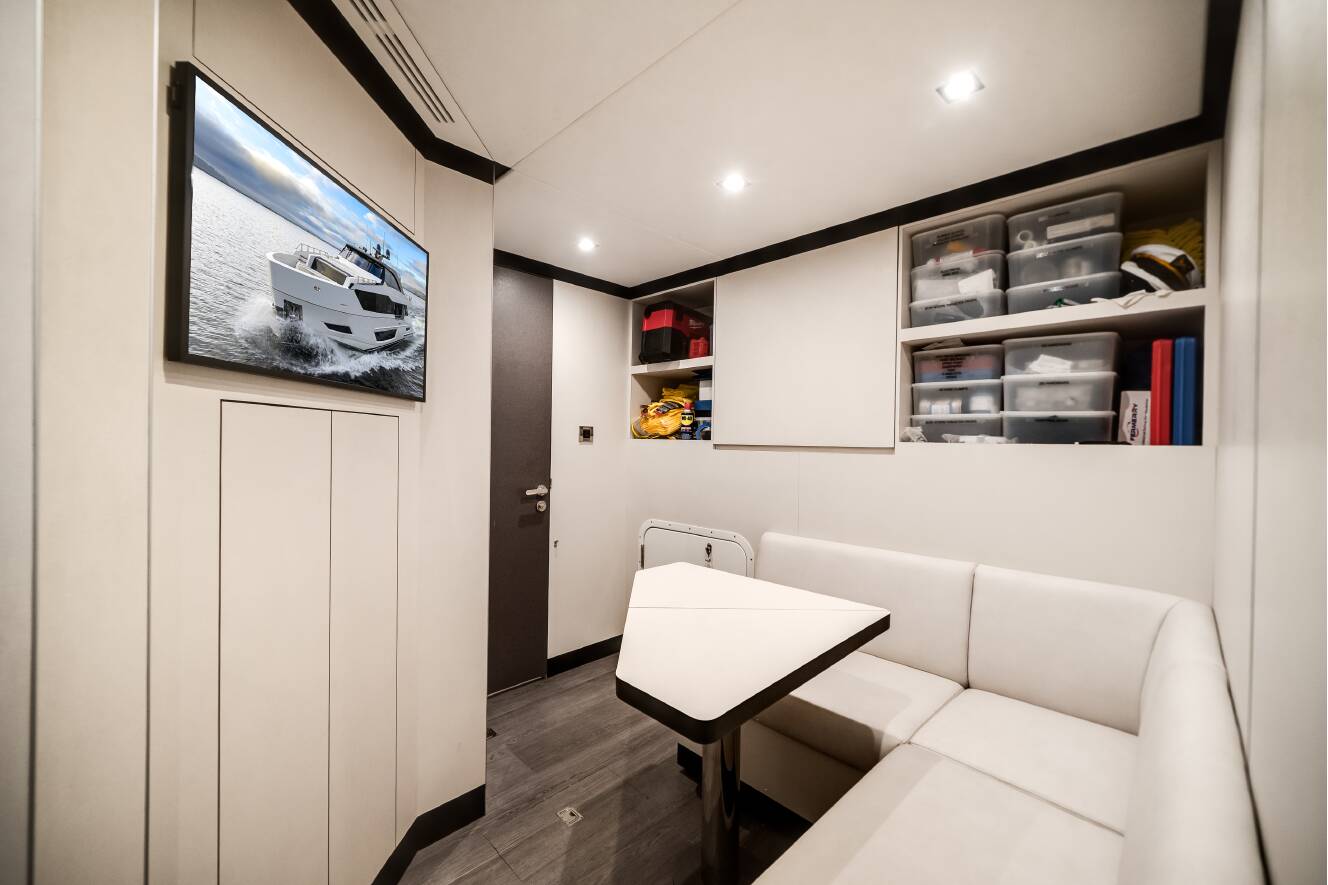 A photo of this 2023 Ocean Alexander 27R