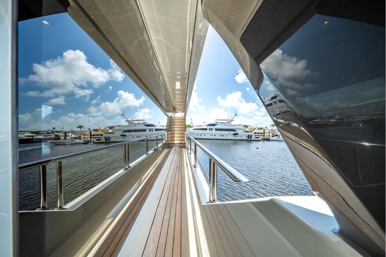 A photo of this 2023 Ocean Alexander 27R