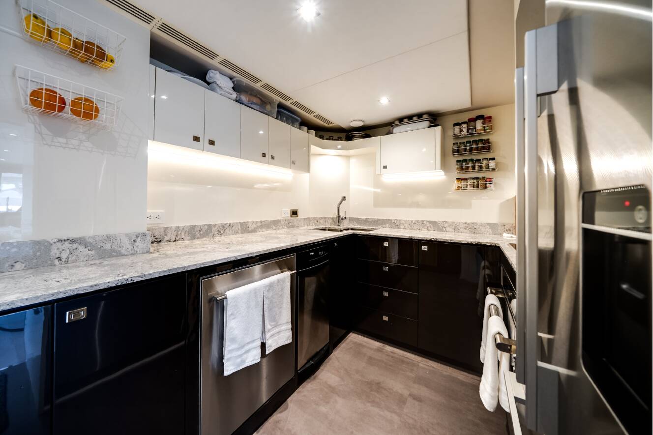 A photo of this 2023 Ocean Alexander 27R