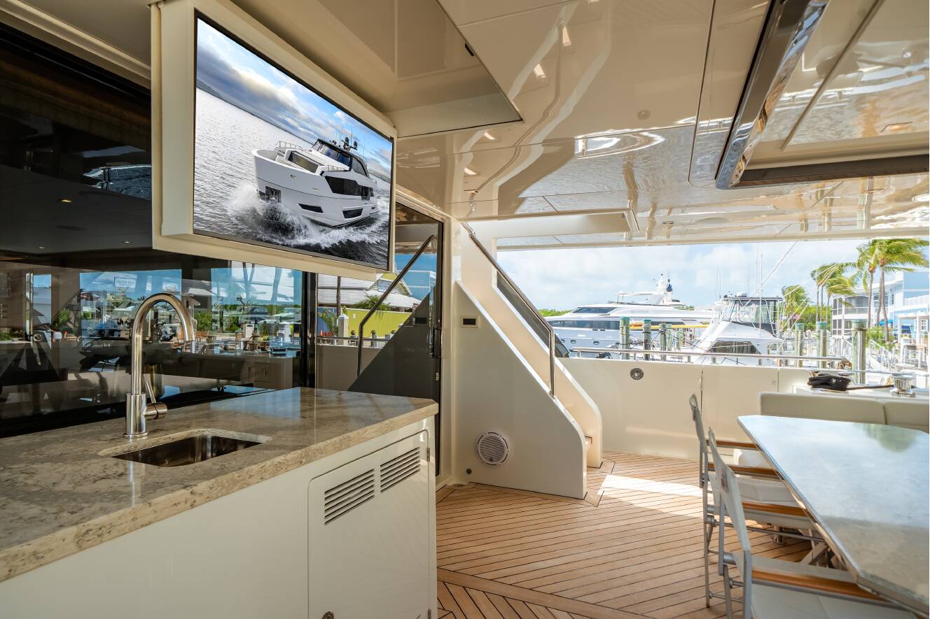 A photo of this 2023 Ocean Alexander 27R
