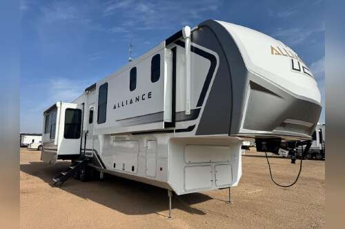 2026 Alliance Rv Paradigm 370FB in slaton TX