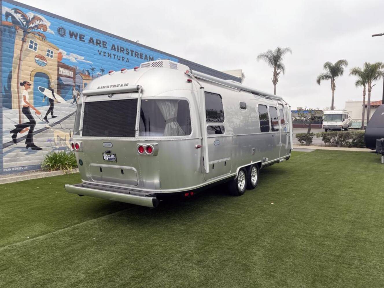 A photo of this 2026 Airstream Classic 28 RBT