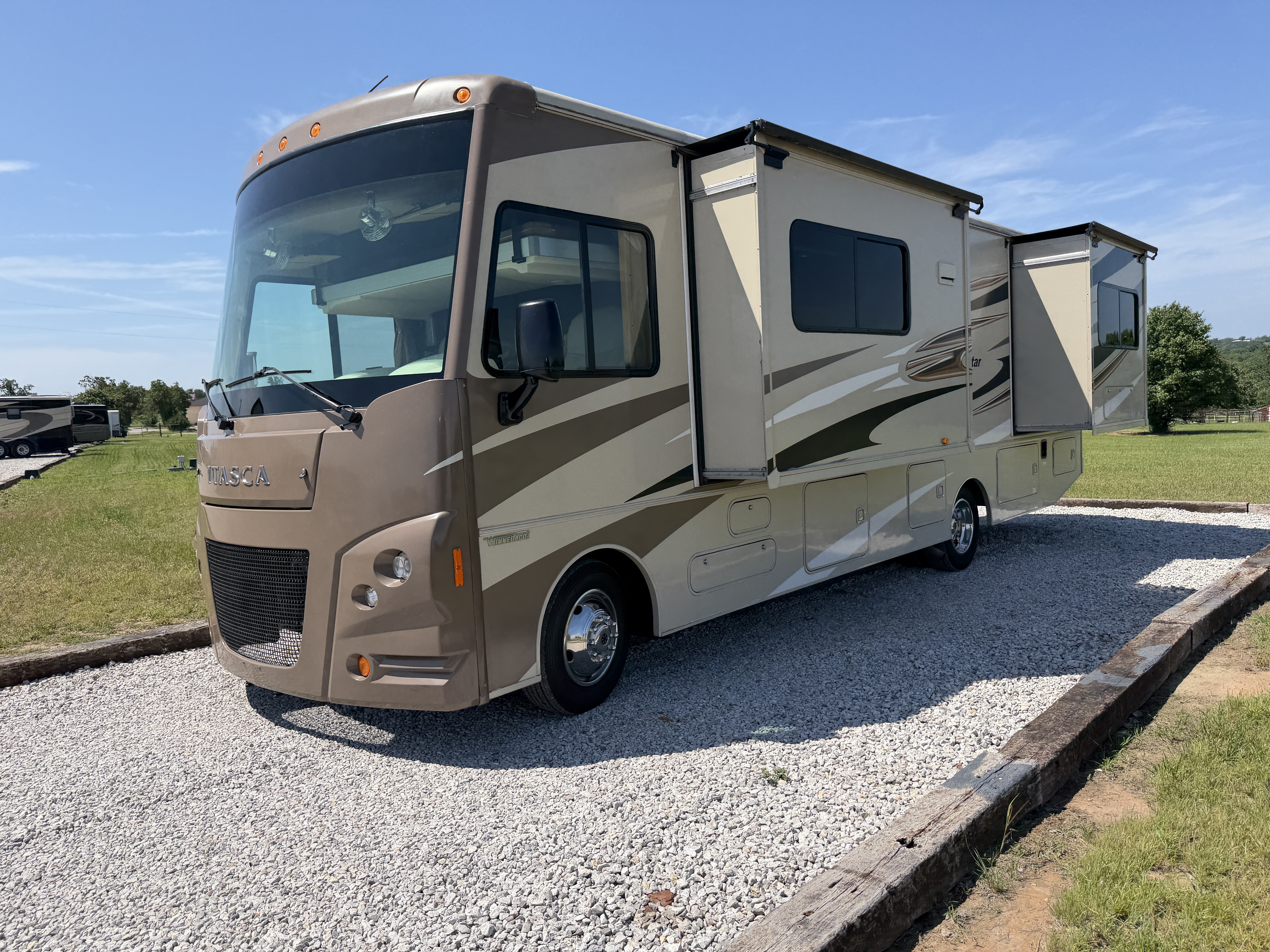2015 Winnebago SUNSTAR 29NP RV