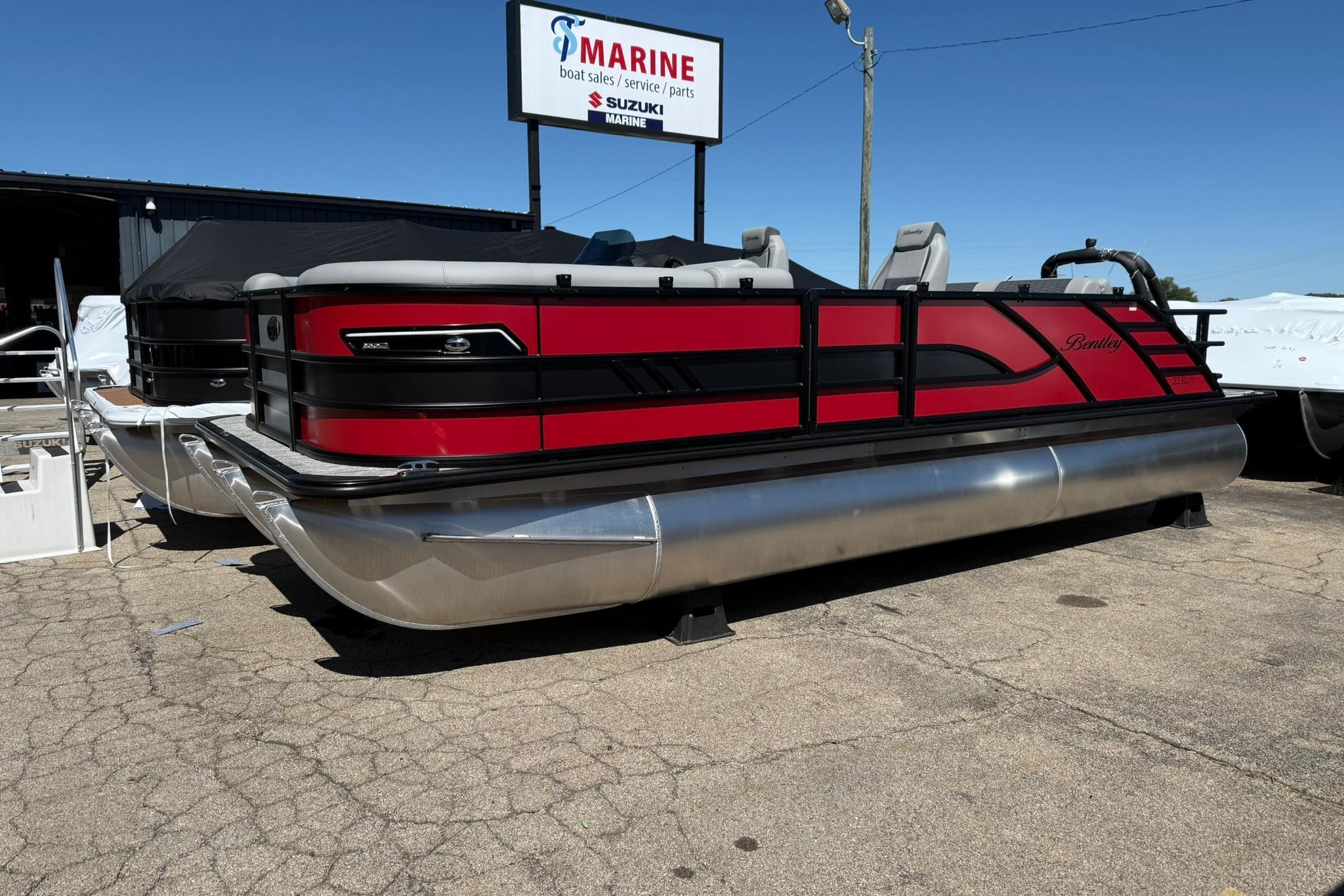 2026 Bentley Pontoons Elite 223 Swingback 25’ SWINGBACK DUAL CAPTAIN in oakwood GA