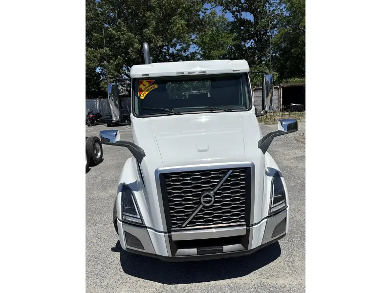 2023 VOLVO VNL64T300
