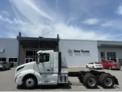 2024 VOLVO VNL64T300