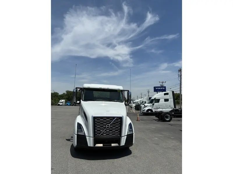 2024 VOLVO VNL64T300