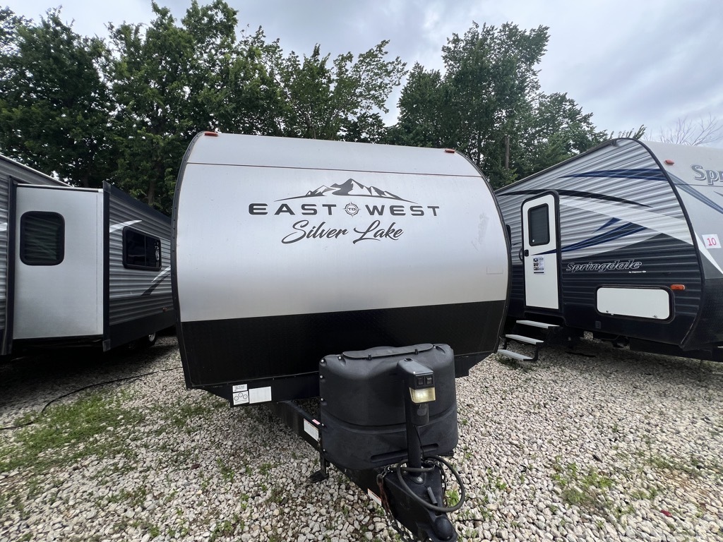 2021 Forest River East to West 27KNS in kennedale TX