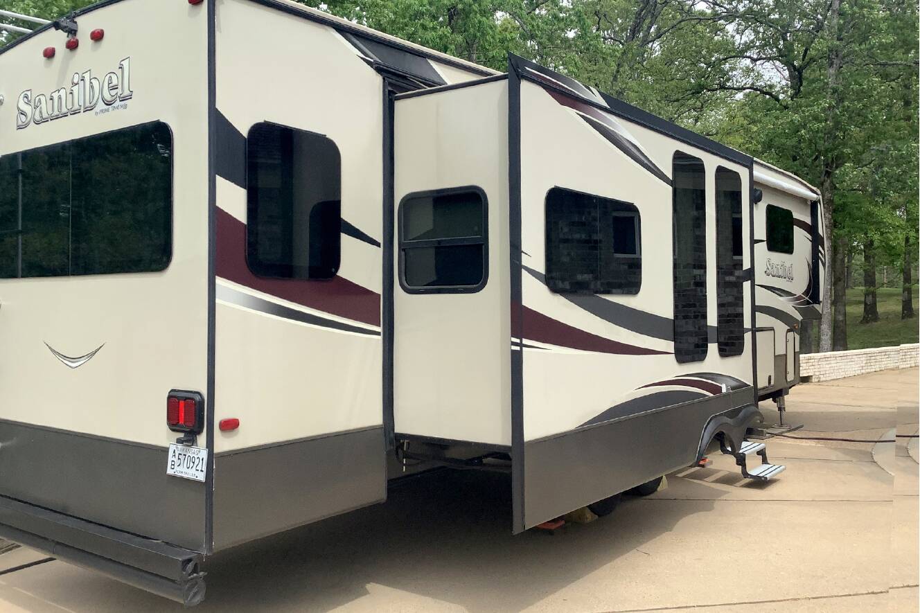 A photo of this 2017 Prime Time SANIBEL 3851