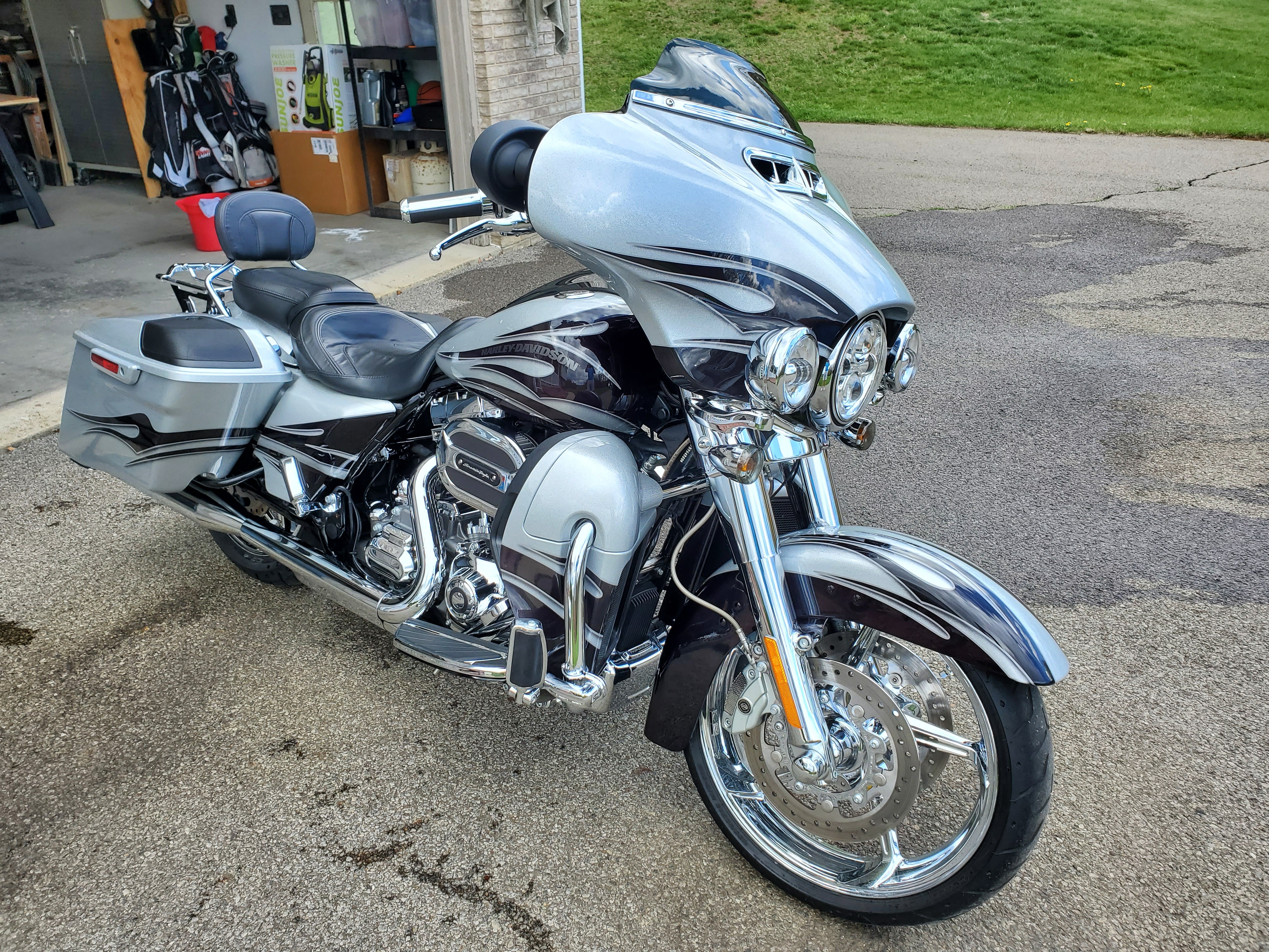 2015 Harley-Davidson STREET GLIDE CVO STREET GLIDE CVO STREET GLIDE in Butler, PA