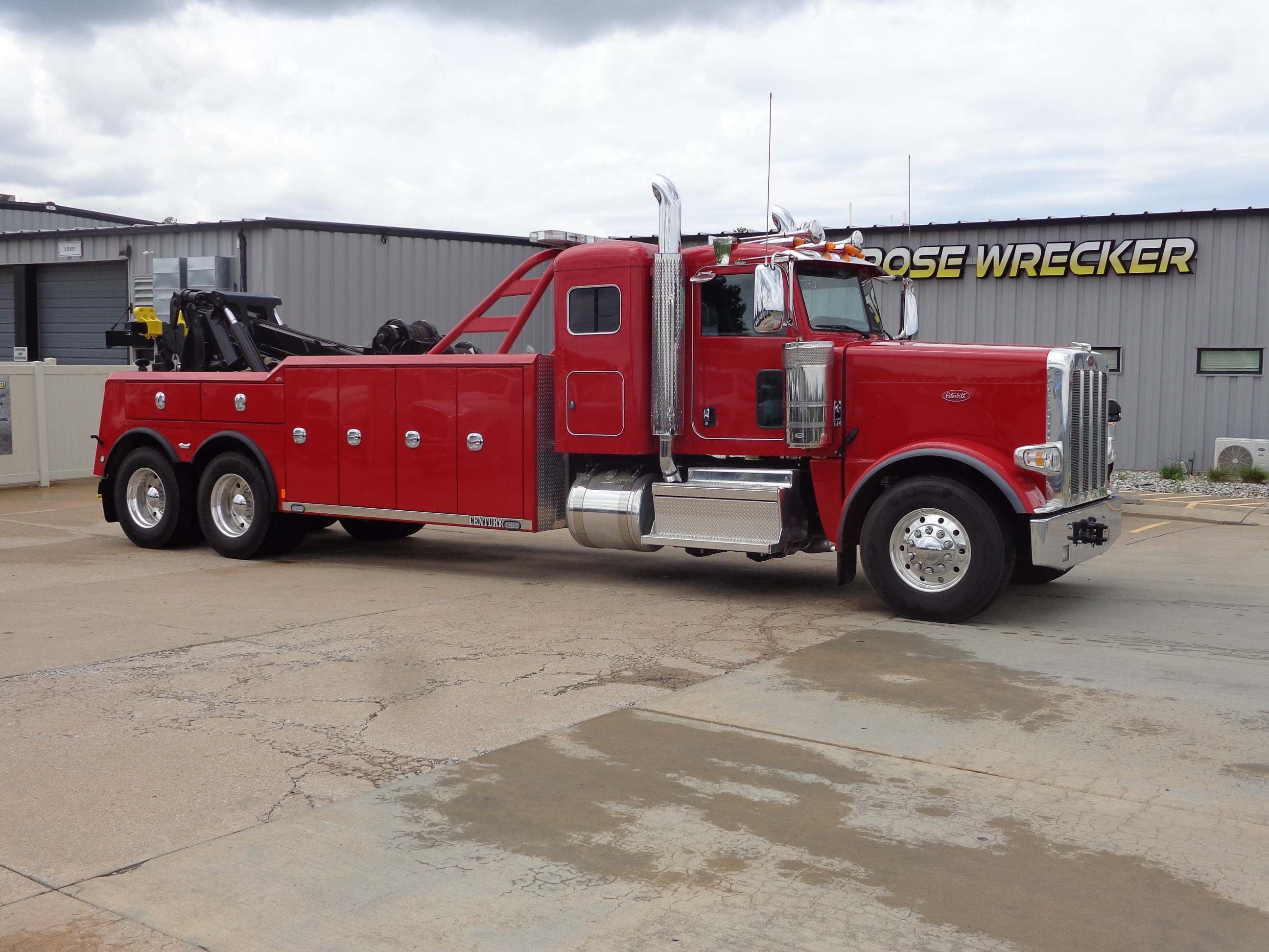 2024 PETERBILT 389 in Wentzville, MO