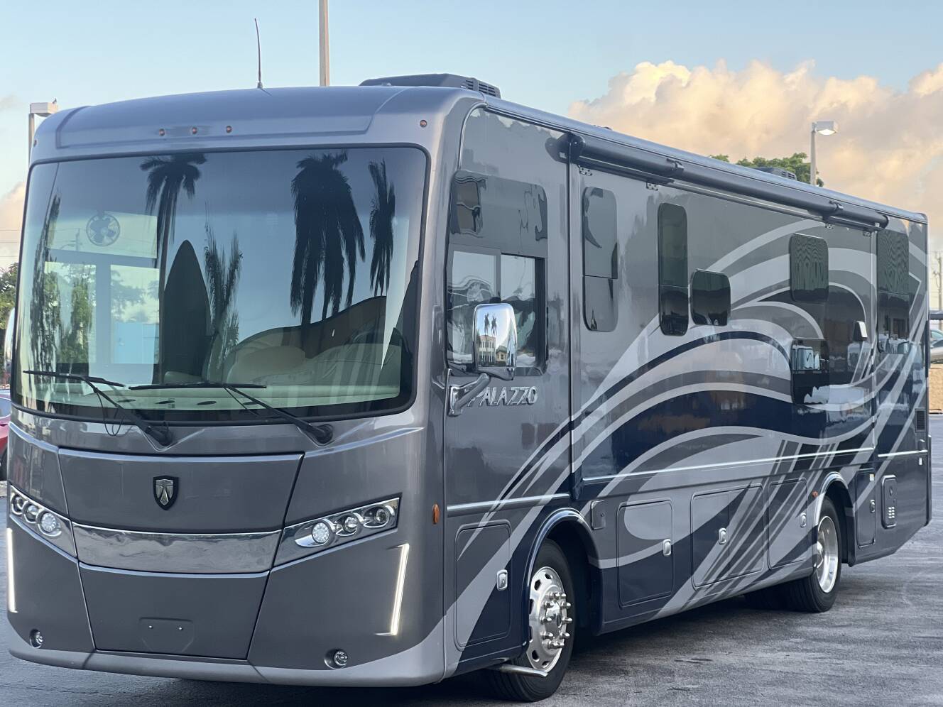 A photo of this 2021 Thor Motor Coach PALAZZO 33 5