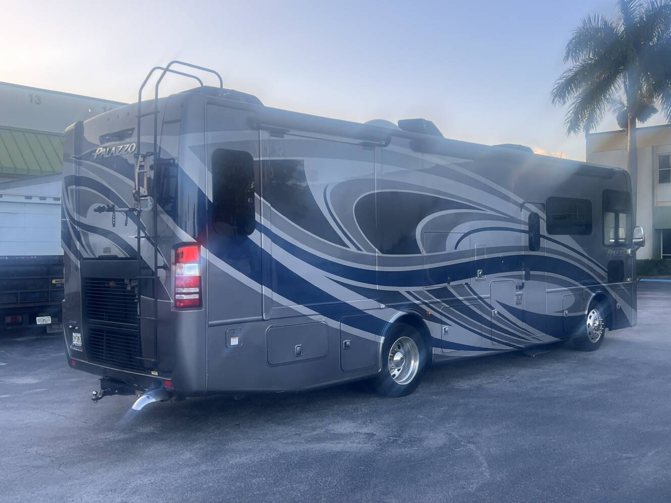 A photo of this 2021 Thor Motor Coach PALAZZO 33 5