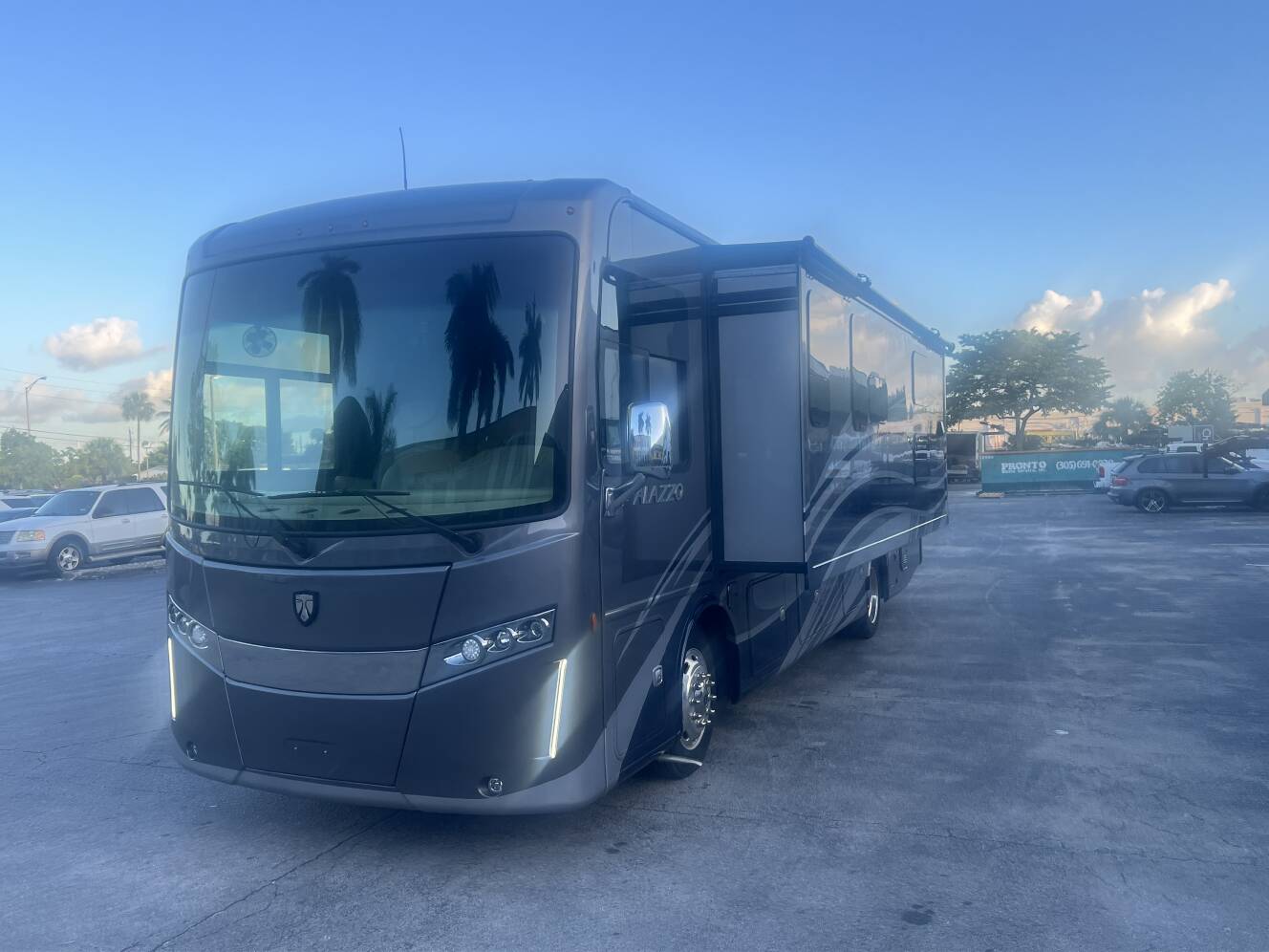 A photo of this 2021 Thor Motor Coach PALAZZO 33 5