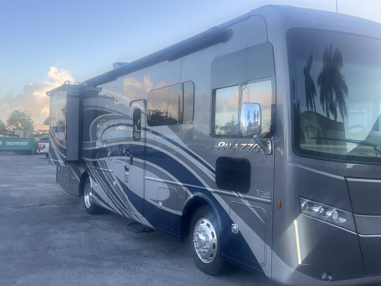 A photo of this 2021 Thor Motor Coach PALAZZO 33 5