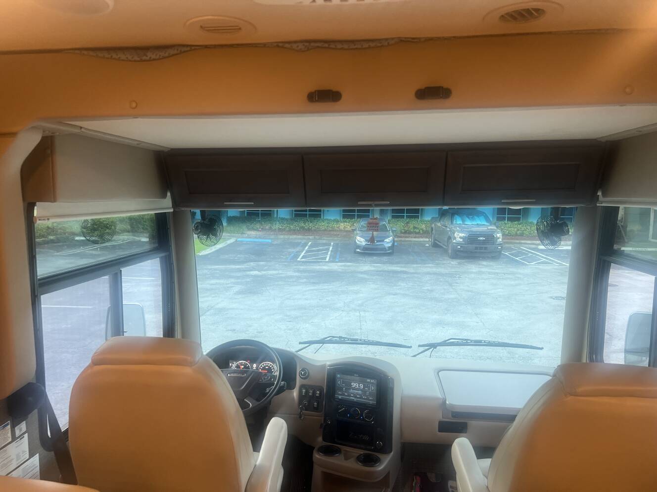 A photo of this 2021 Thor Motor Coach PALAZZO 33 5