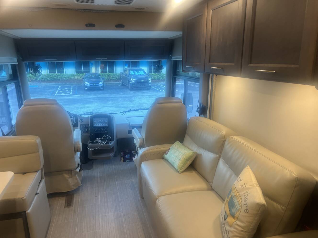 A photo of this 2021 Thor Motor Coach PALAZZO 33 5
