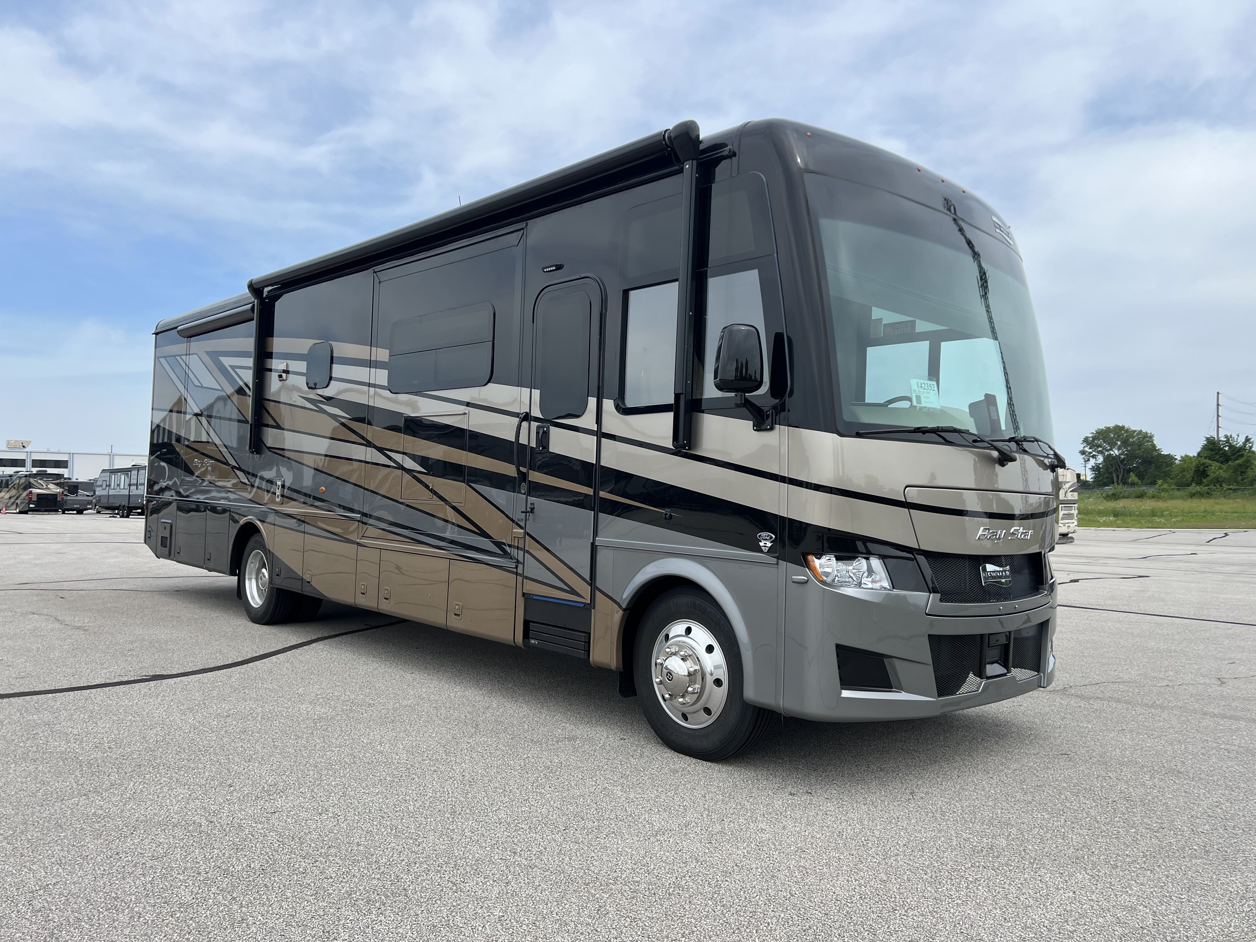 2027 Newmar Bay Star 3639 in belton MO
