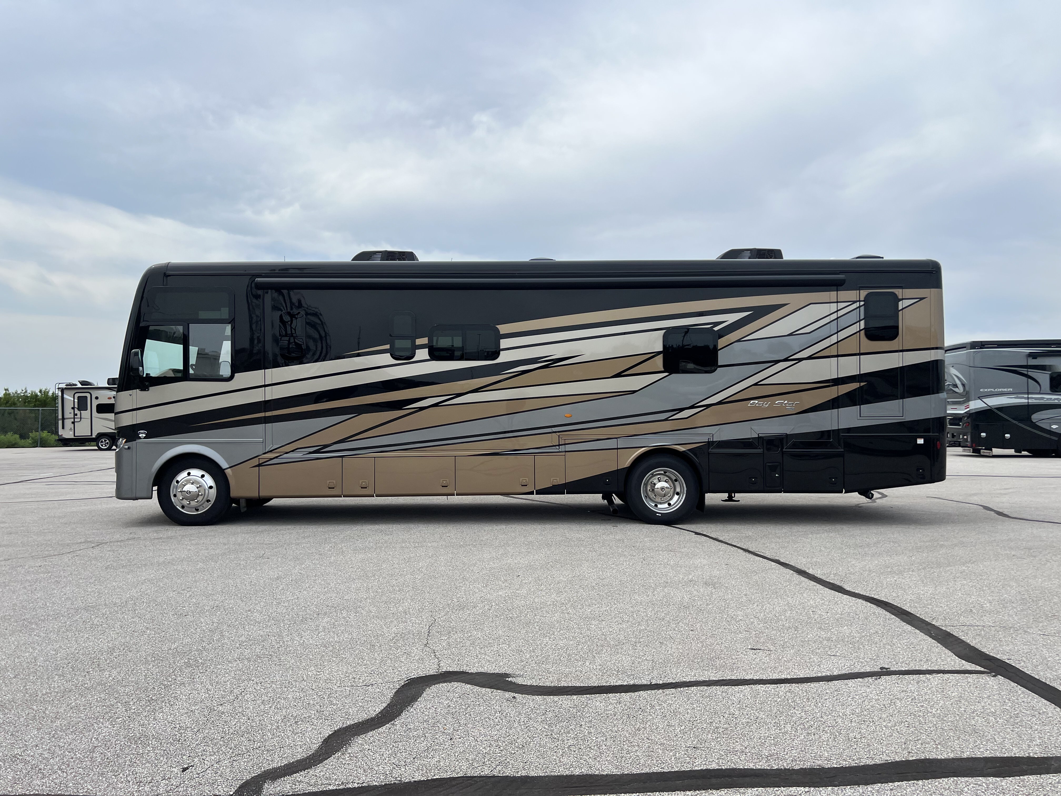 2027 Newmar Bay Star 3639 in belton MO