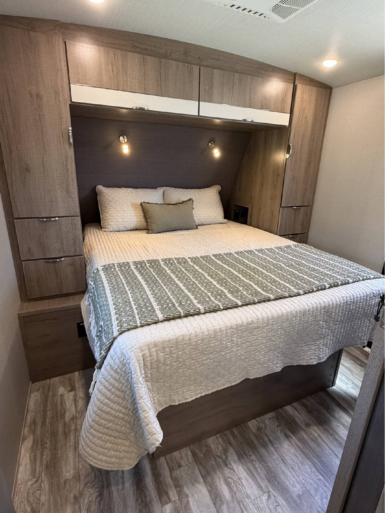 A photo of this 2021 Grand Design IMAGINE 2800BH