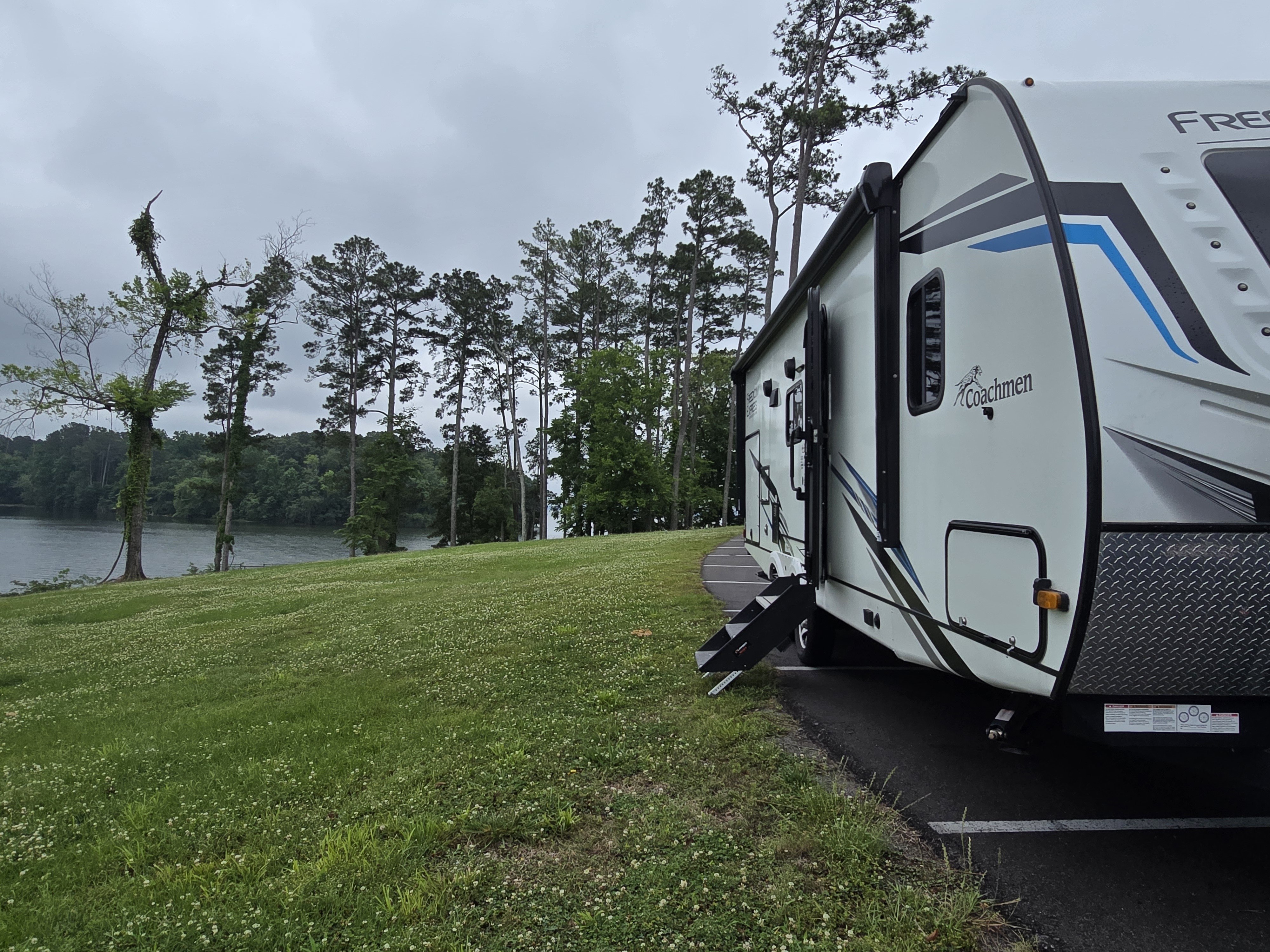 2023 Coachmen FREEDOM EXPRESS ULTRA LITE 252RBS in huntsville AL