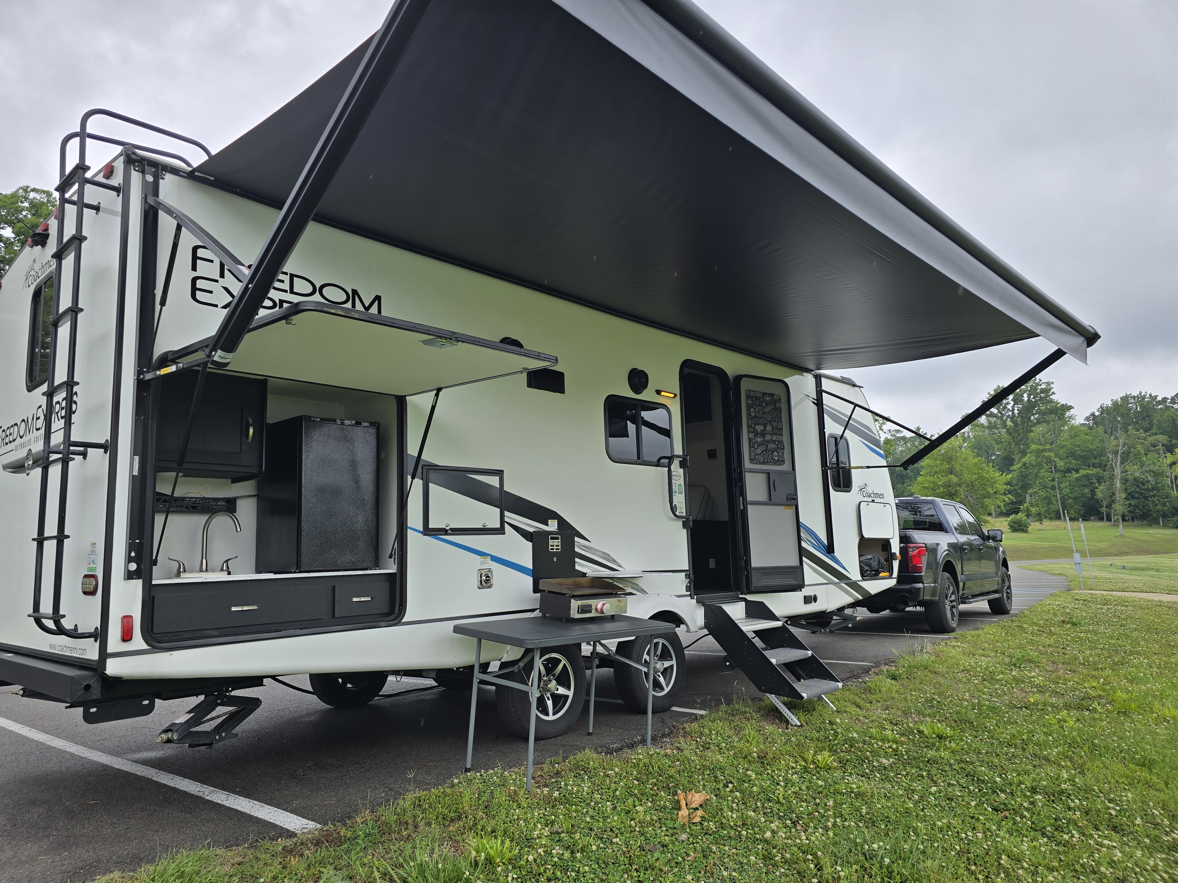 2023 Coachmen FREEDOM EXPRESS ULTRA LITE 252RBS RV