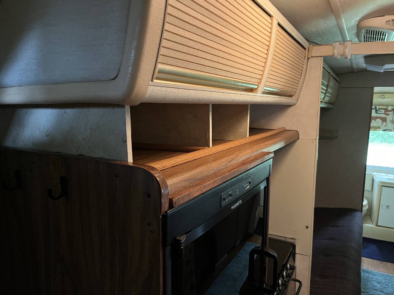 A photo of this 1976 Airstream LAND YACHT 25