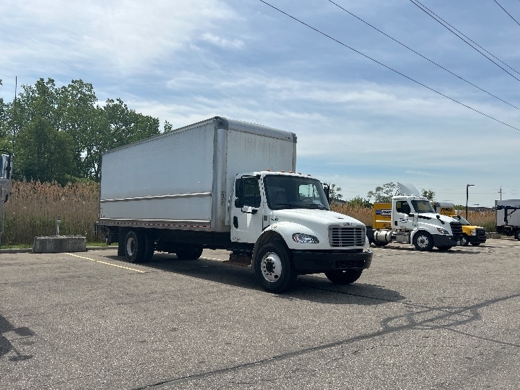 2020 FREIGHTLINER BUSINESS CLASS M2 106 in Warren, MI