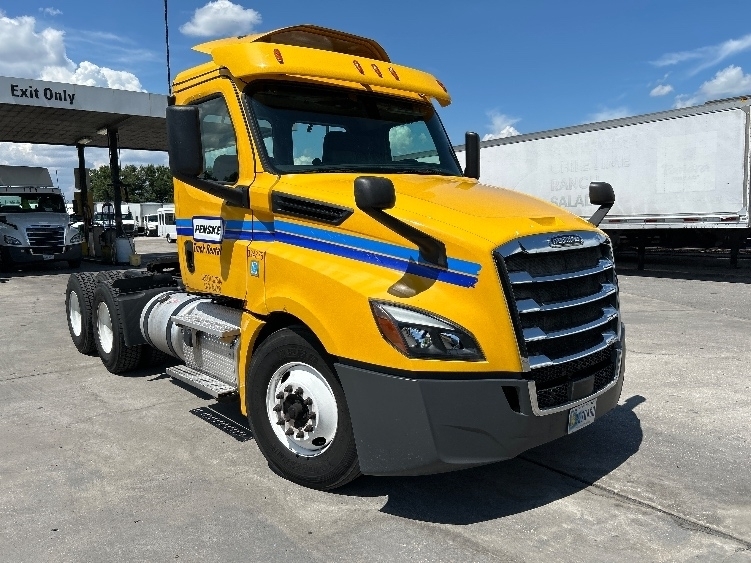 2019 FREIGHTLINER CASCADIA 126 in Capitol Heights, MD