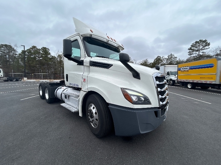 2019 FREIGHTLINER CASCADIA 126 in Linden, NJ