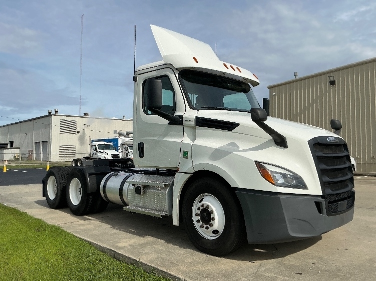 2020 FREIGHTLINER CASCADIA 126 in Gulfport, MS