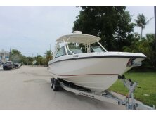 Boston Whaler 330 Vantage Review image