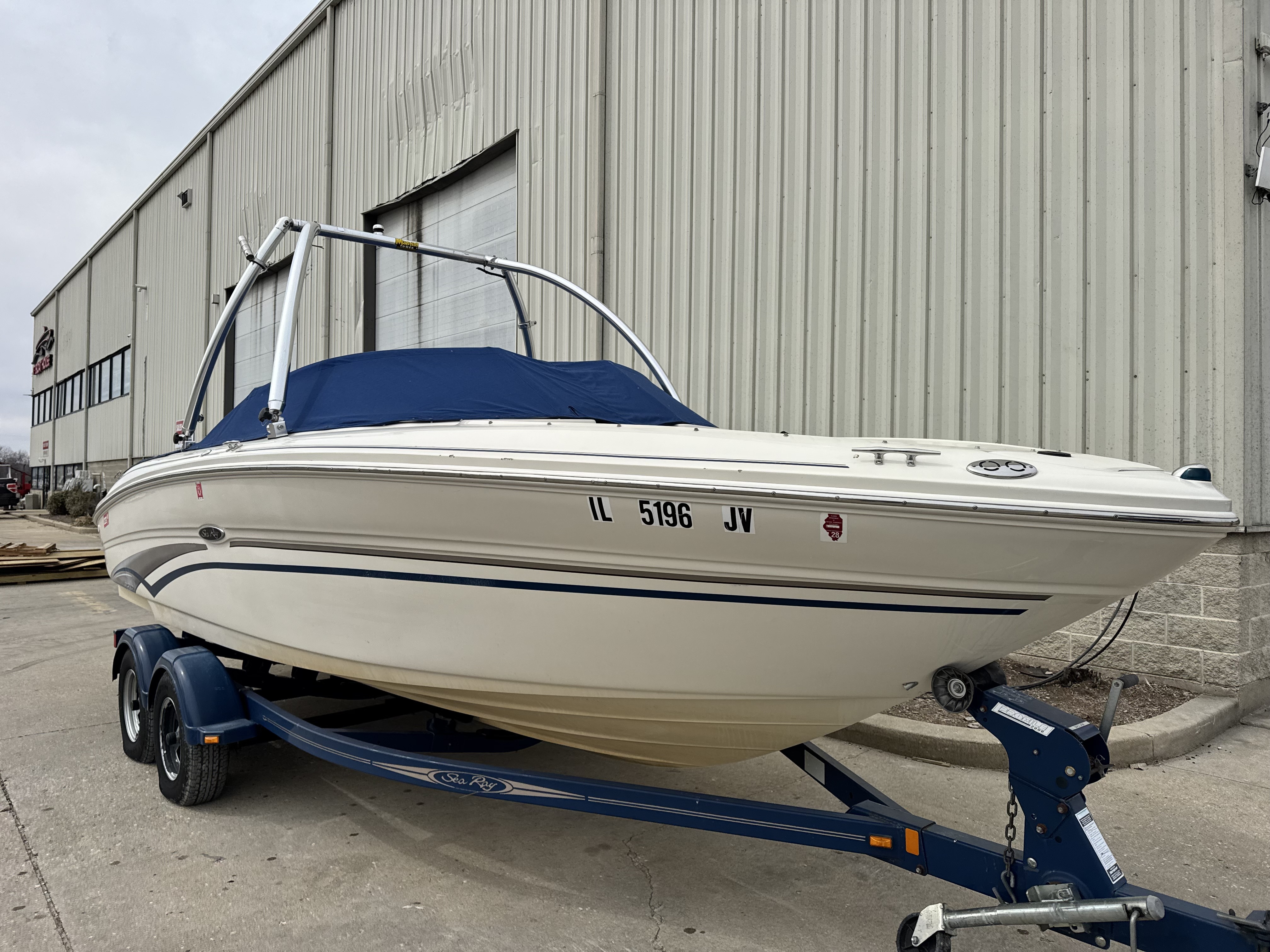 2003 Sea Ray 220 in crystal lake IL