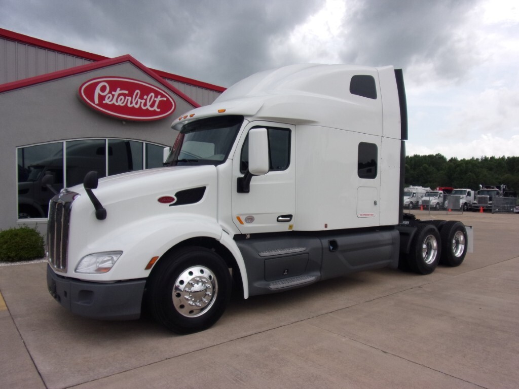 2021 PETERBILT 579 in Van Buren, AR