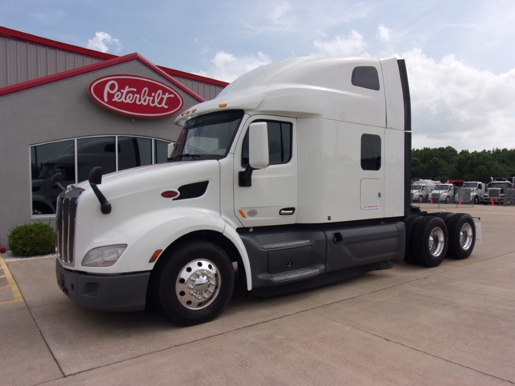 2021 PETERBILT 579 in Van Buren, AR