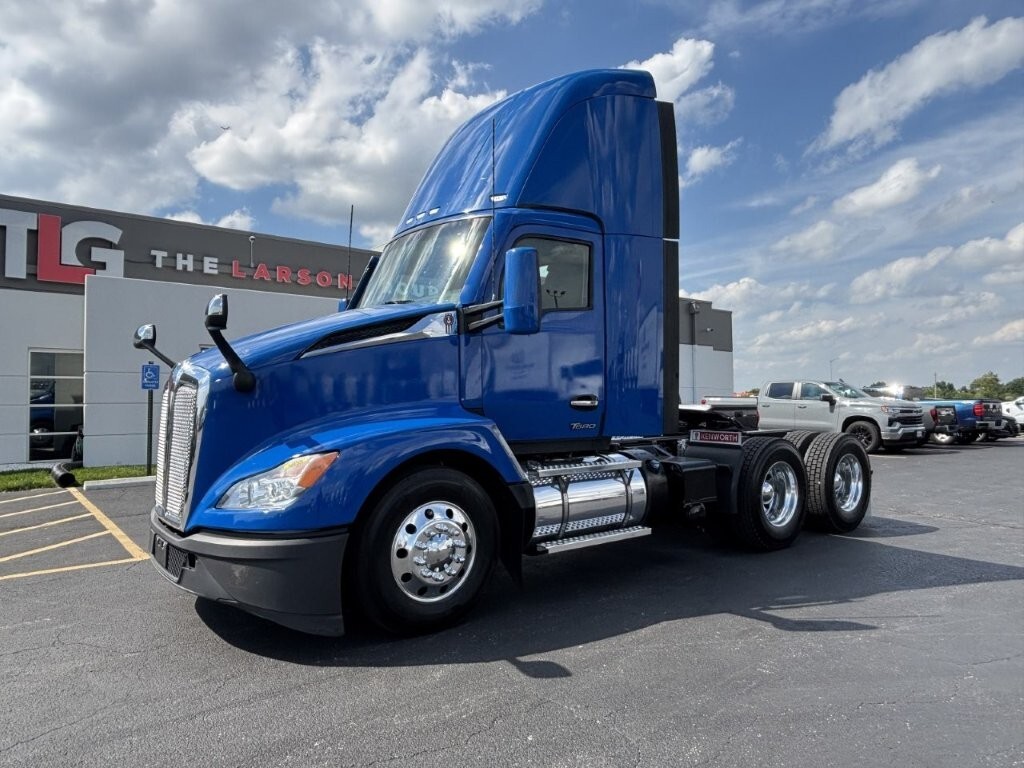 2023 KENWORTH T680 in East Saint Louis, IL