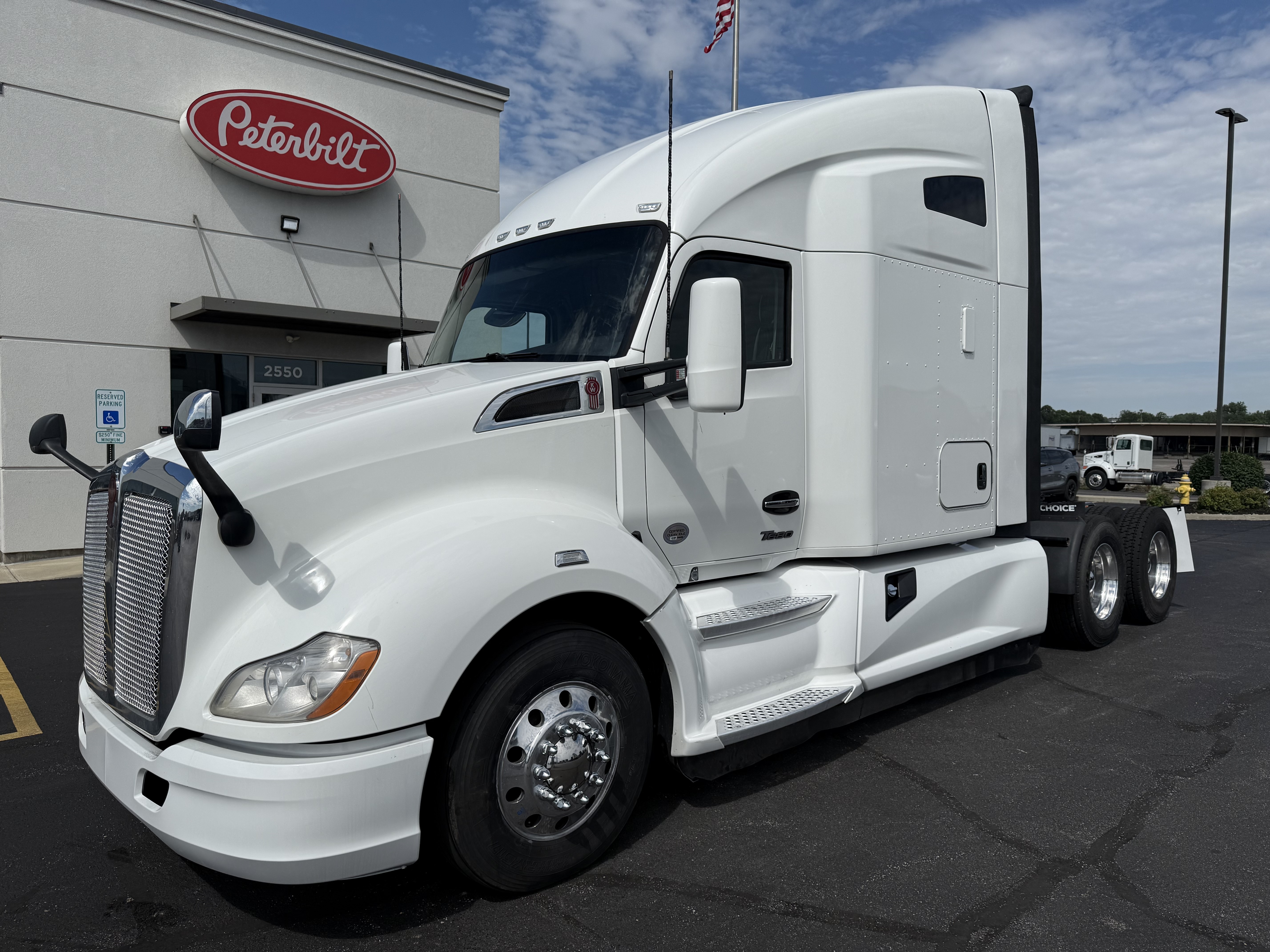 2022 KENWORTH T680 in Cincinnati, OH