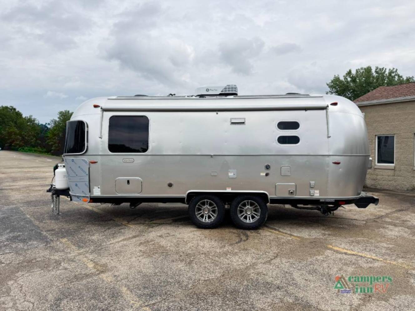 A photo of this 2026 Airstream Trade Wind 23FBT