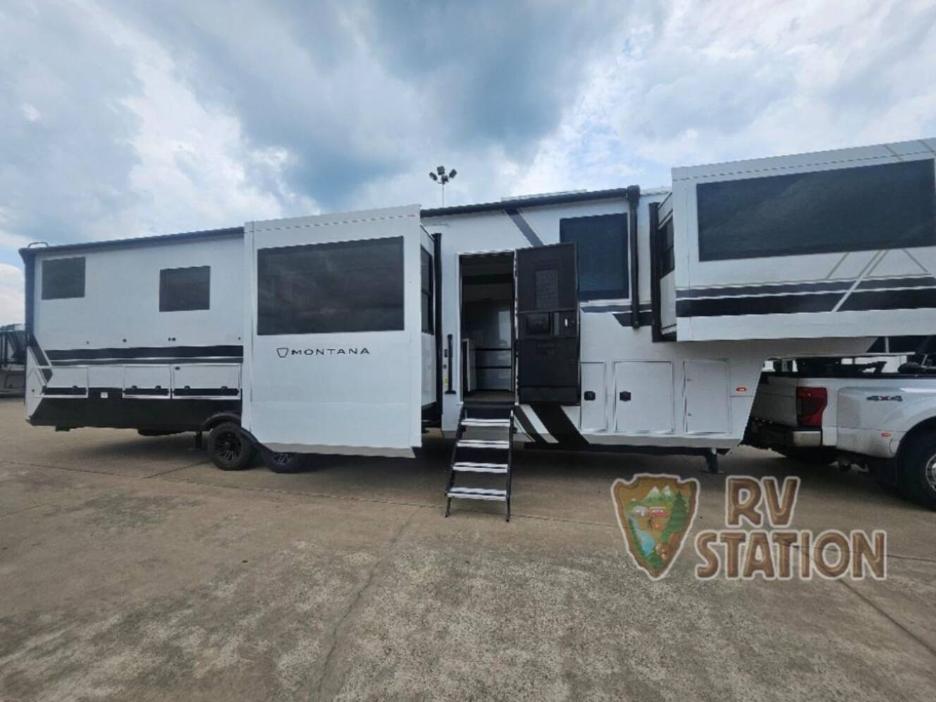 A photo of this 2027 Keystone Rv Montana 3800FL