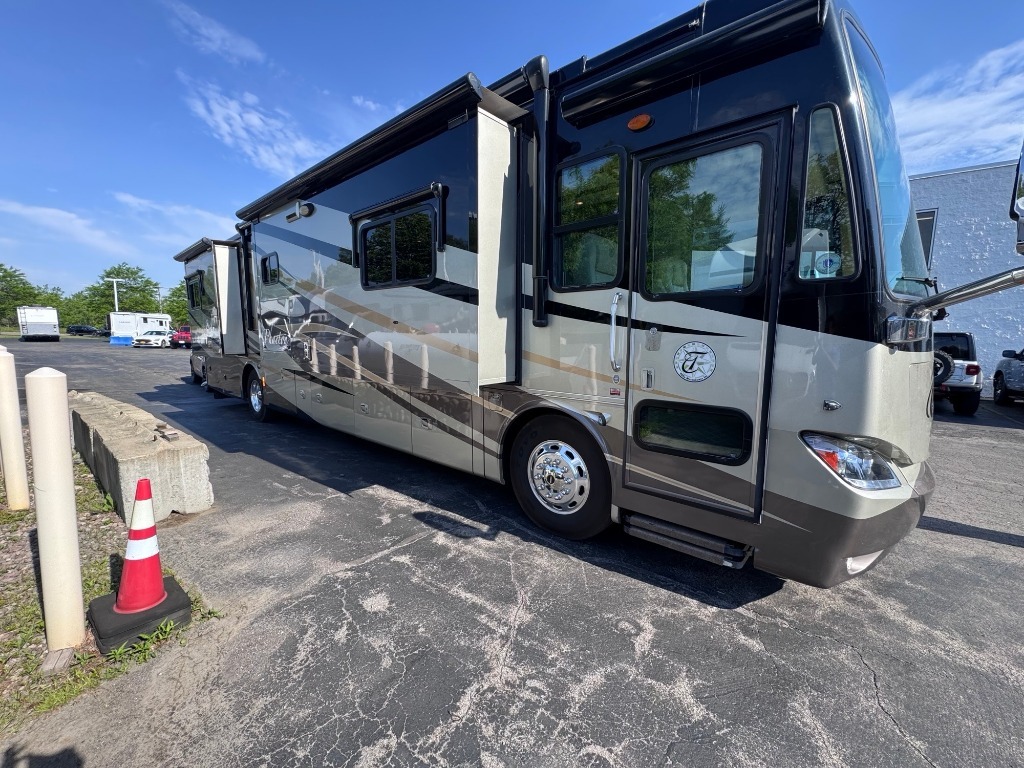 2011 Tiffin Motorhomes Phaeton 40 QTH Class A Diesel Motorhome - Diesel Pusher RV