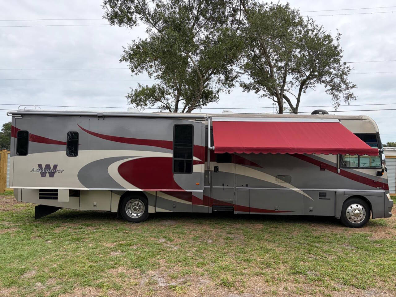 2008 Winnebago Adventurer 38T in tampa FL