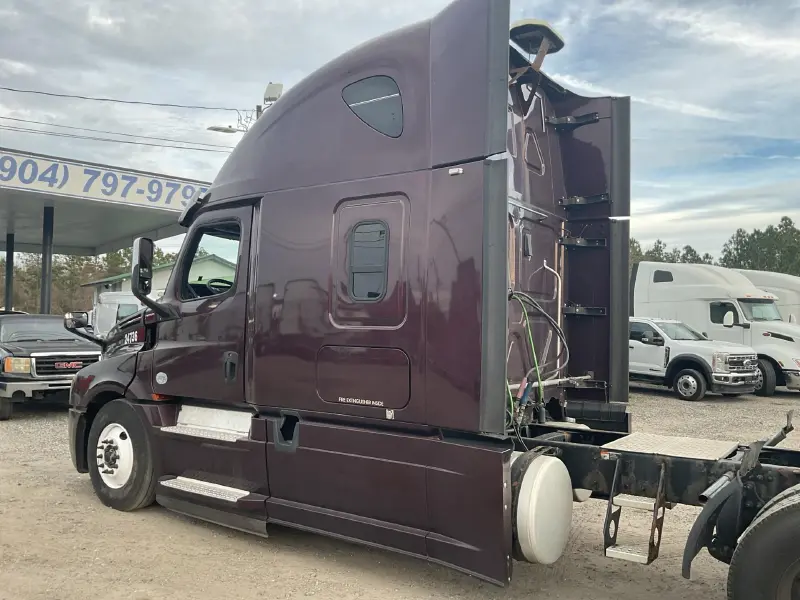 2018 FREIGHTLINER CASCADIA 126