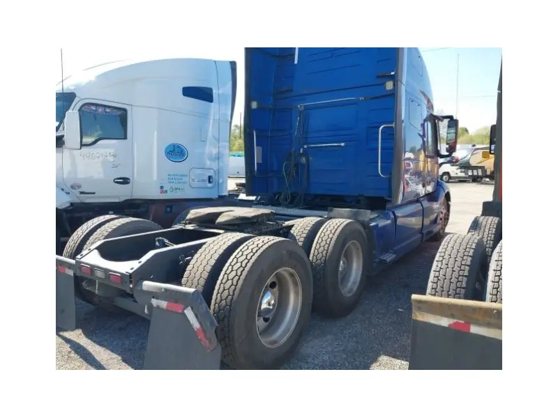 2021 VOLVO VNL64T760