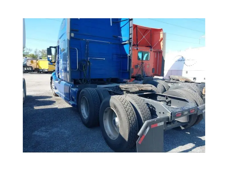 2021 VOLVO VNL64T760