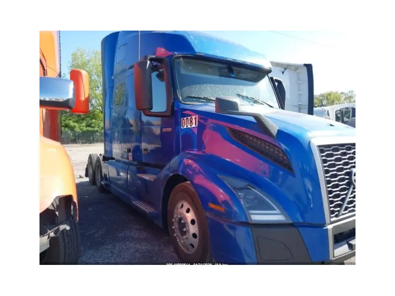 2021 VOLVO VNL64T760