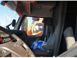 2021 VOLVO VNL64T760